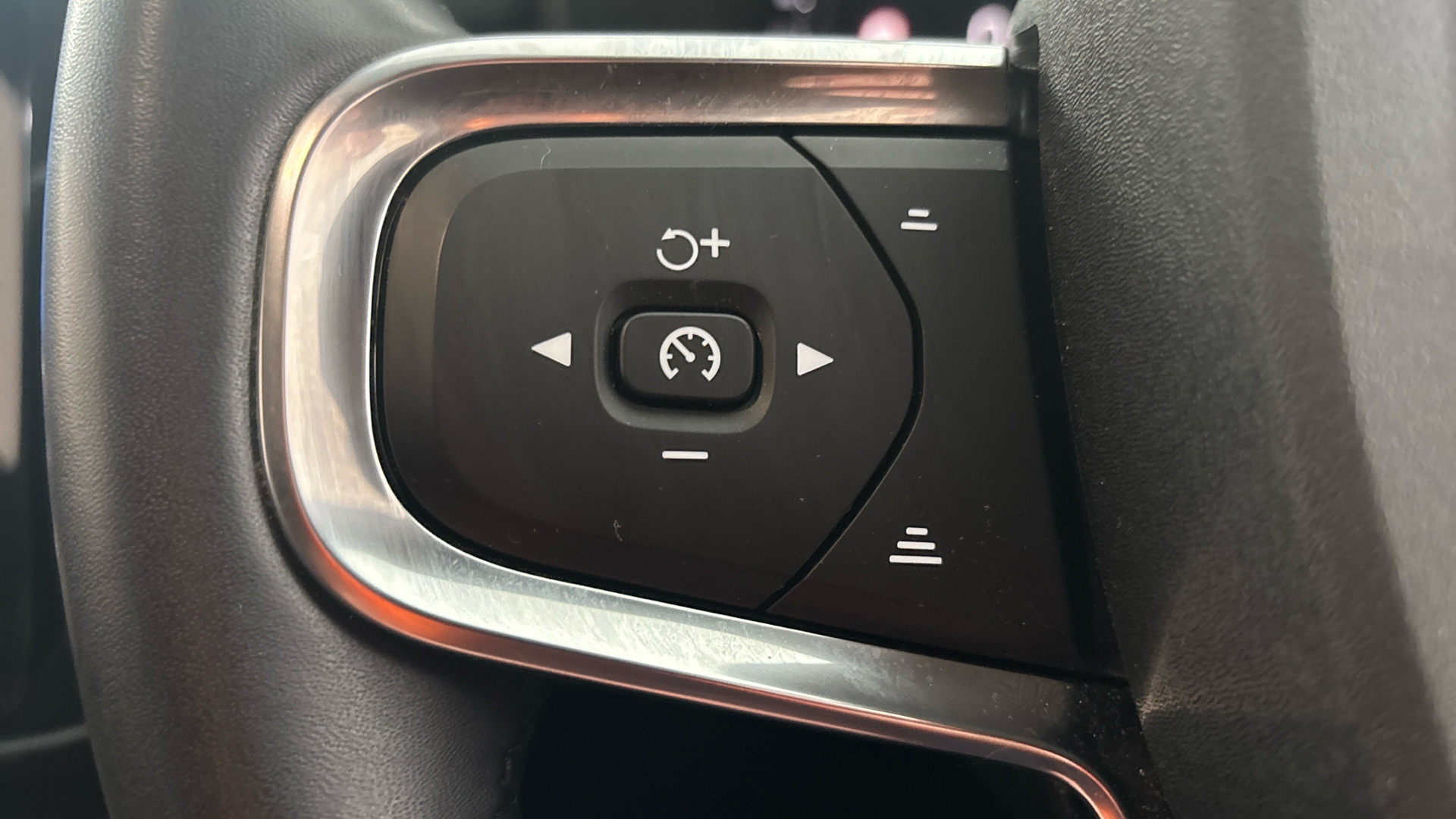 VOLVO XC40 XC40 ELECTRIC ESTATE 300kW Recharge Twin Plus 78kWh 5dr AWD Auto