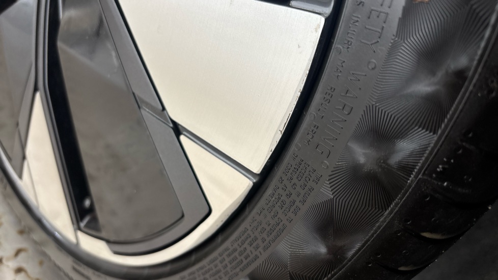 VOLVO EX30 Imperfection