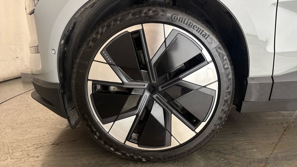 VOLVO EX30 Image 17