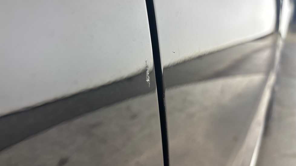 VOLVO XC60 Scratches and dent