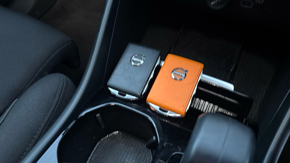 VOLVO XC40 2 keys