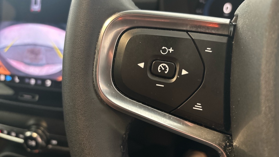 VOLVO XC40 cruise control
