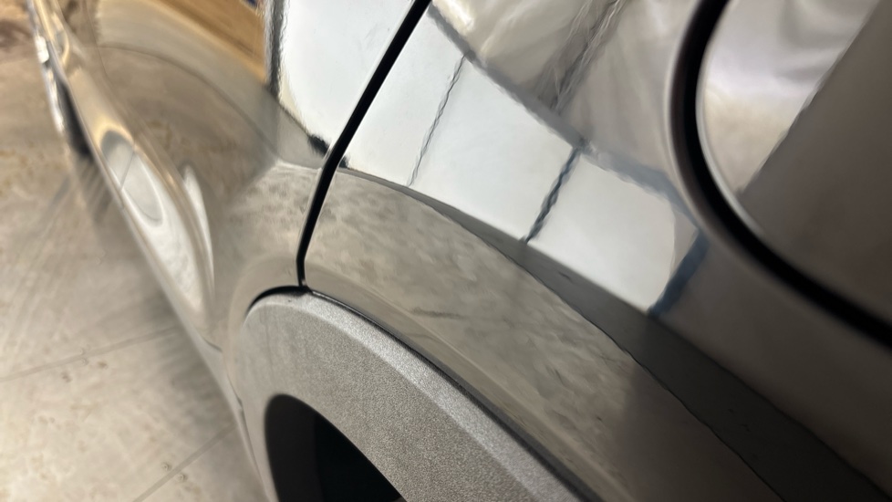 VOLVO C40 dent