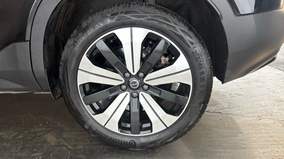 VOLVO C40 Image 18