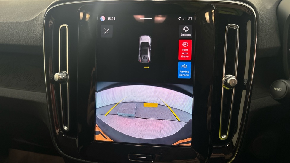 VOLVO C40 reverse camera