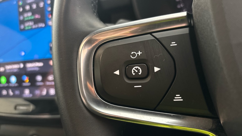 VOLVO C40 cruise control