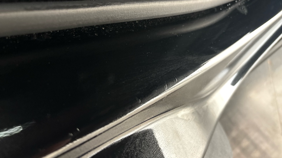 VOLVO C40 chips and scratches