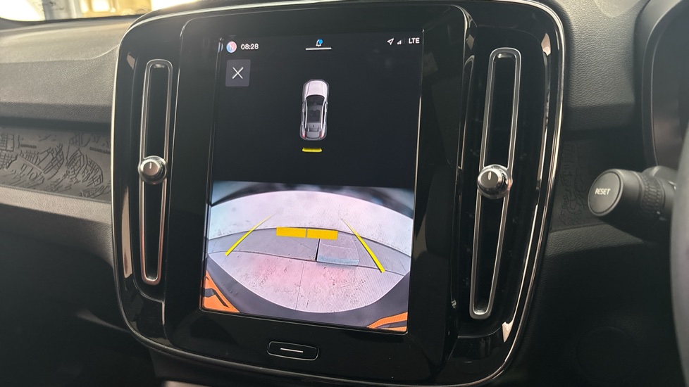 VOLVO C40 reverse camera