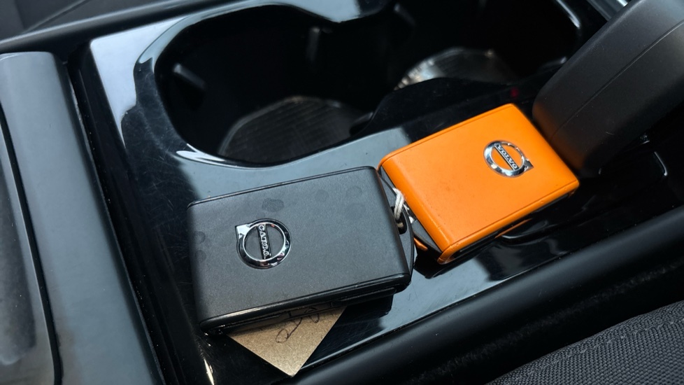 VOLVO C40 2 keys