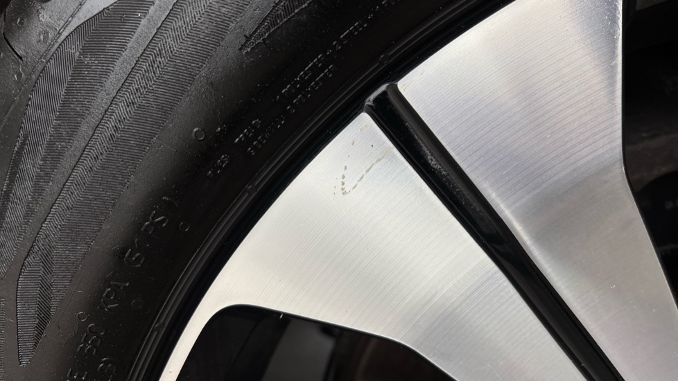 VOLVO C40 Scratches