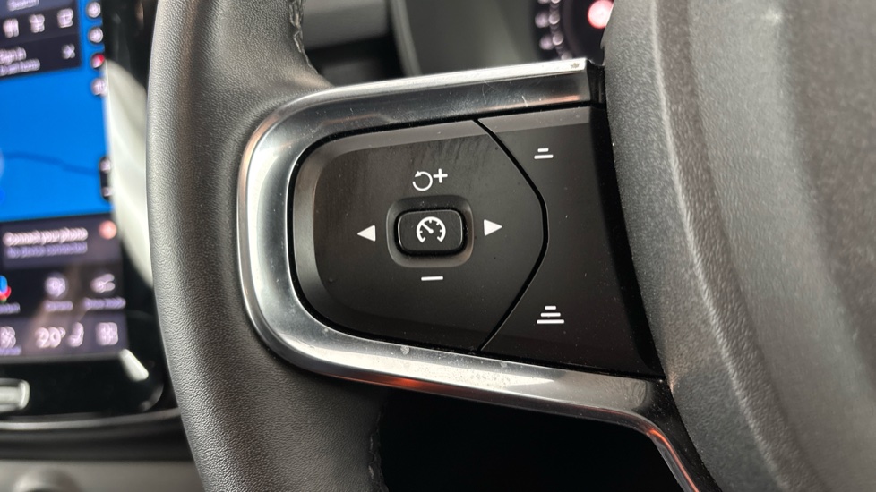 VOLVO C40 Cruise control