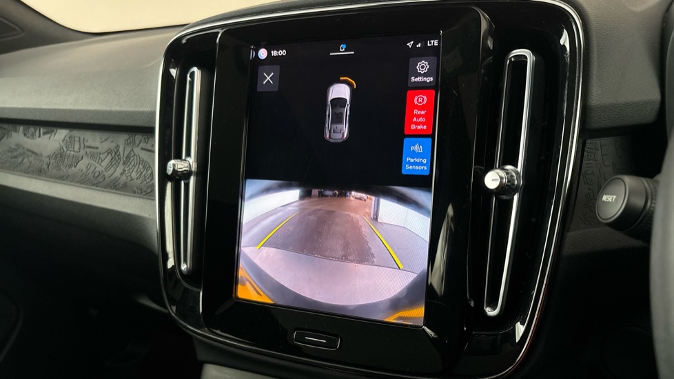VOLVO C40 Reverse camera
