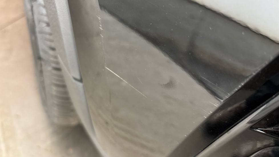VOLVO C40 Scratches