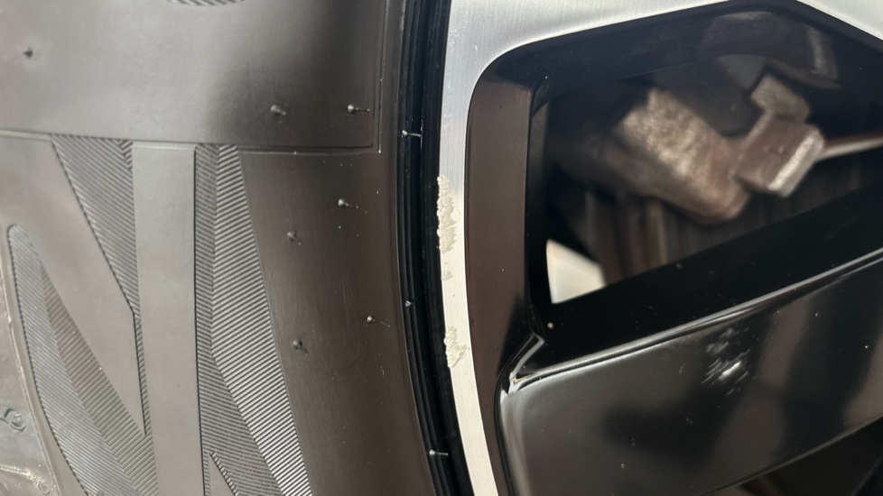 VOLVO C40 Scuff