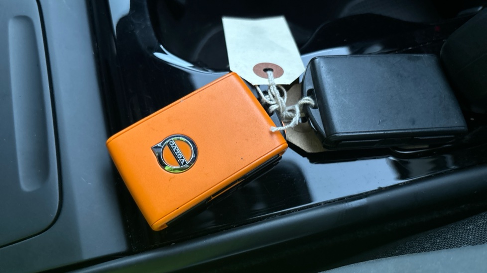 VOLVO C40 2 keys