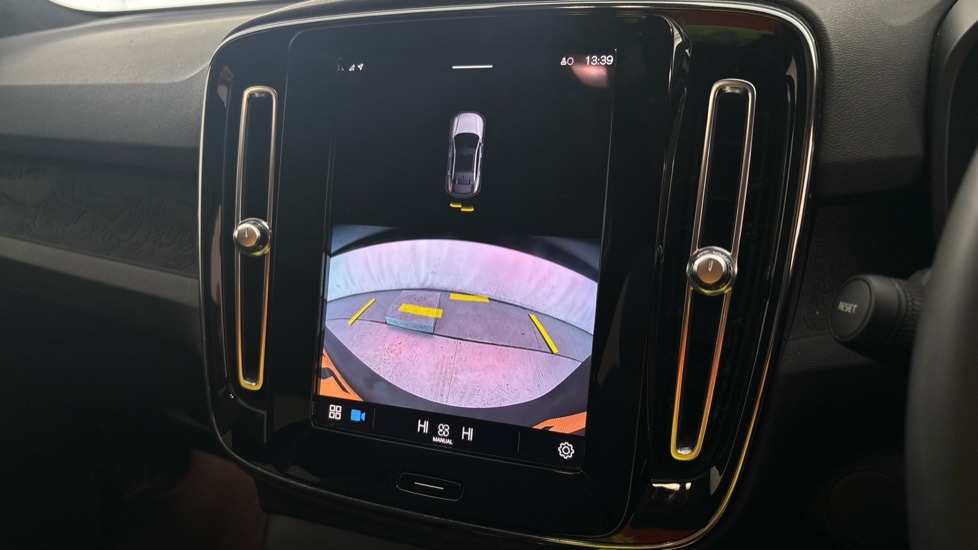 VOLVO C40 reverse camera