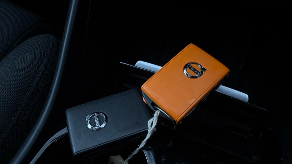 VOLVO C40 2 keys available