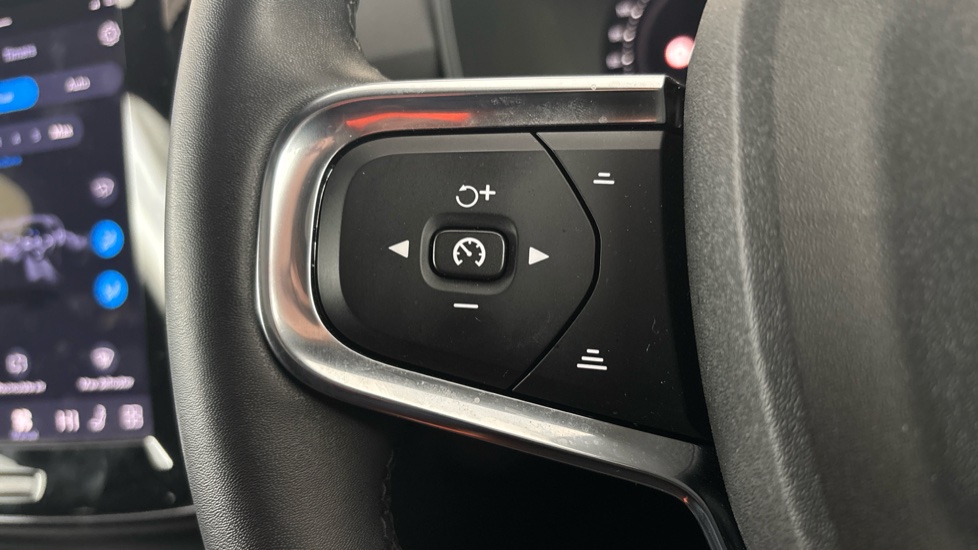 VOLVO C40 Cruise control