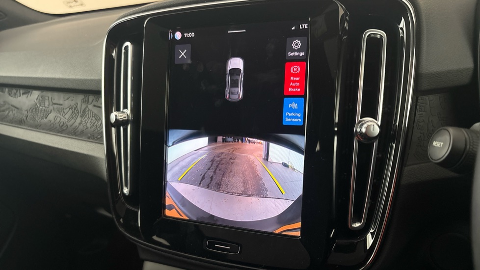 VOLVO C40 Reverse camera