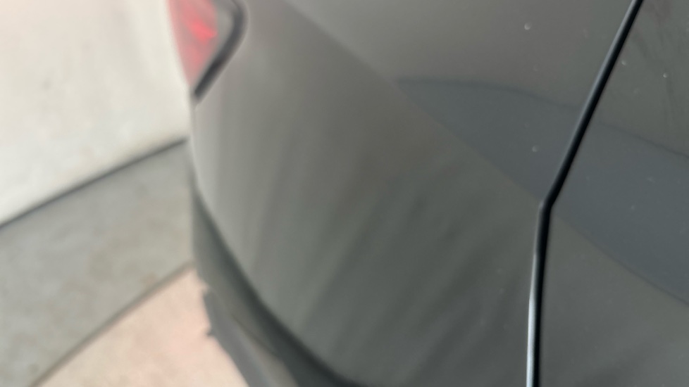 VOLVO C40 chips and dent
