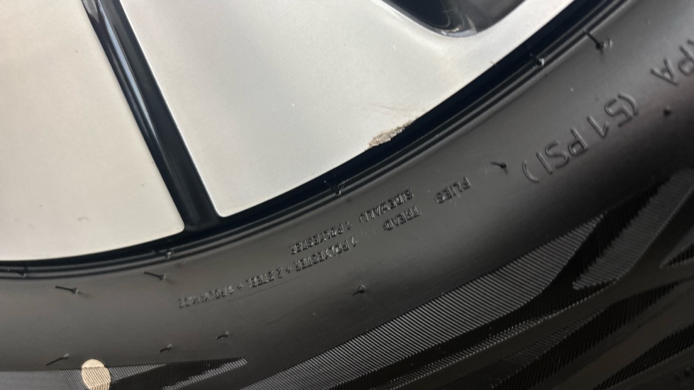 VOLVO C40 scuff