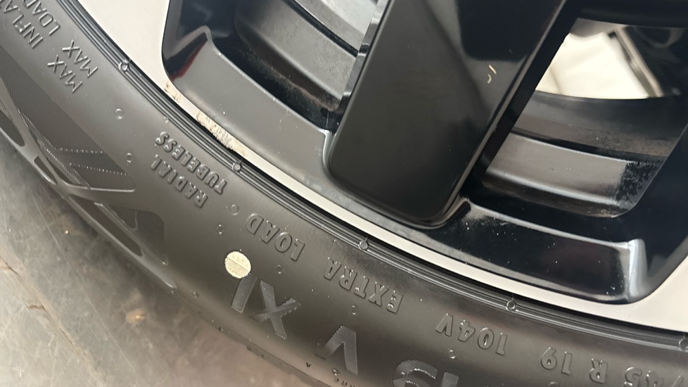 VOLVO C40 scuff