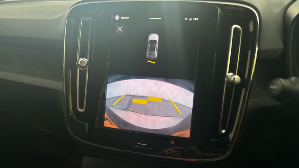 VOLVO C40 reverse camera