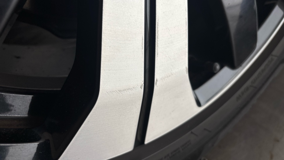 VOLVO XC40 Scuff