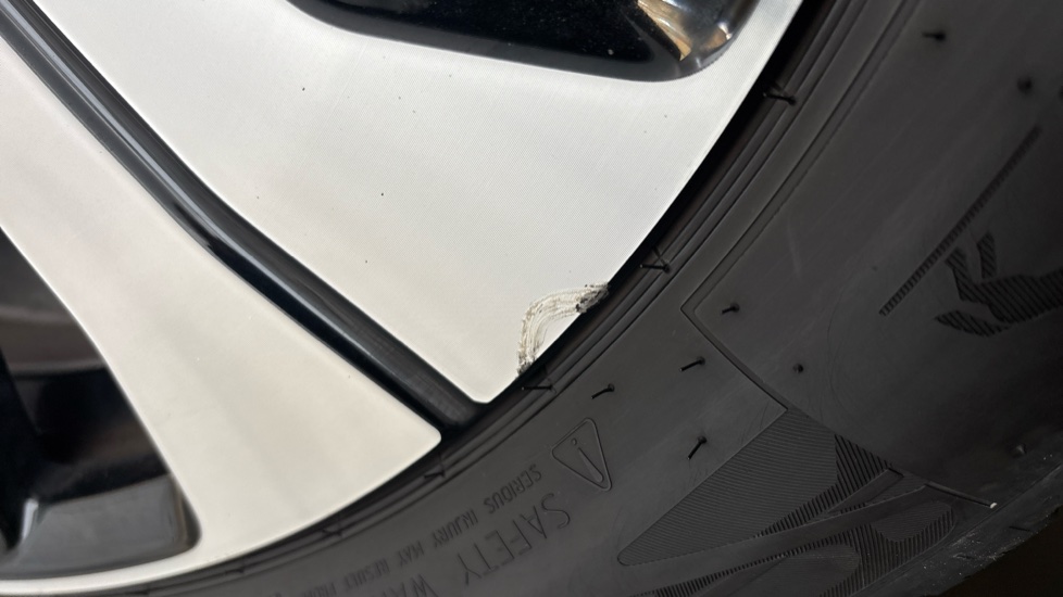VOLVO XC40 Scuff