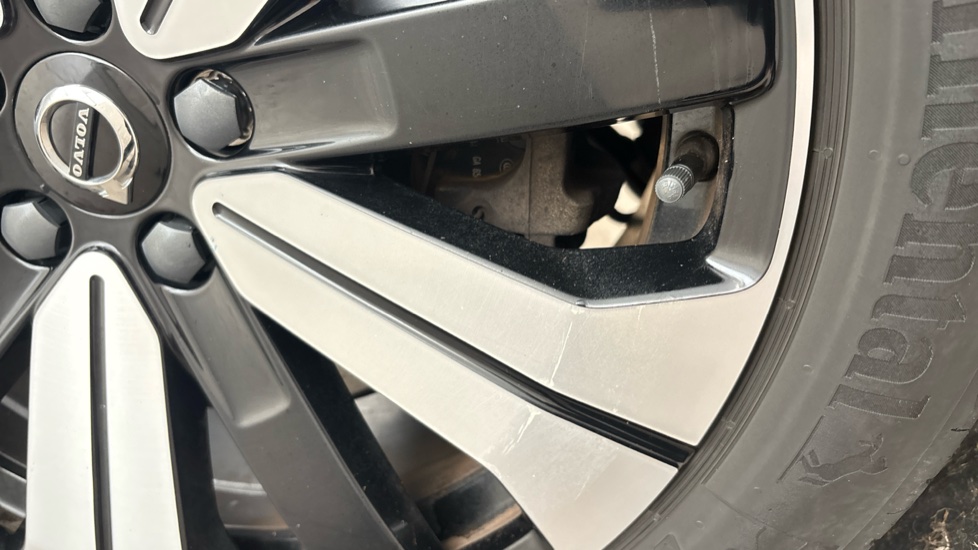 VOLVO XC40 Scuff