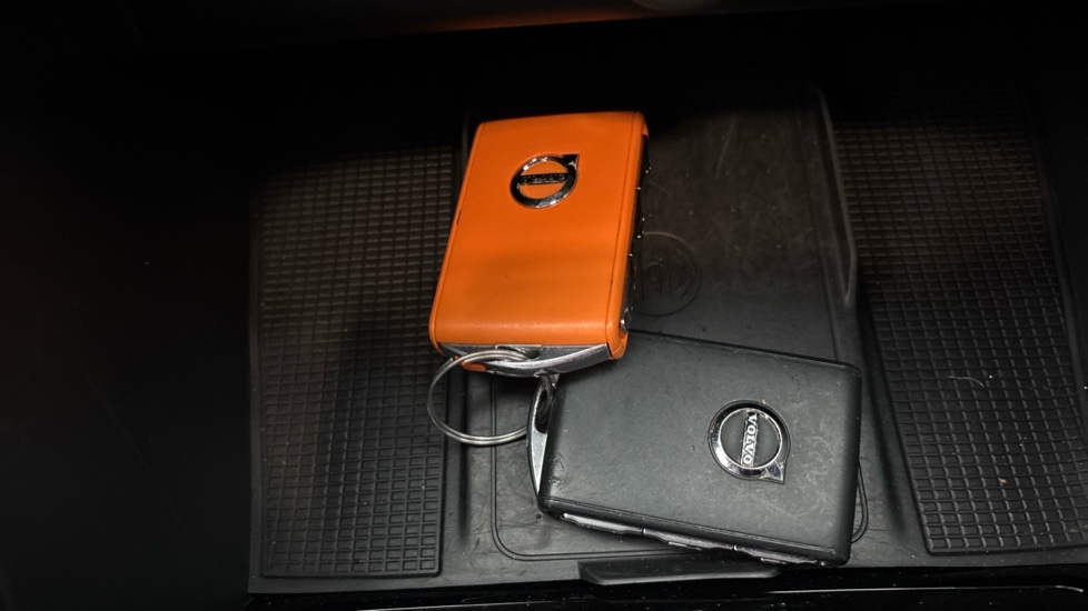 VOLVO XC40 2 keys