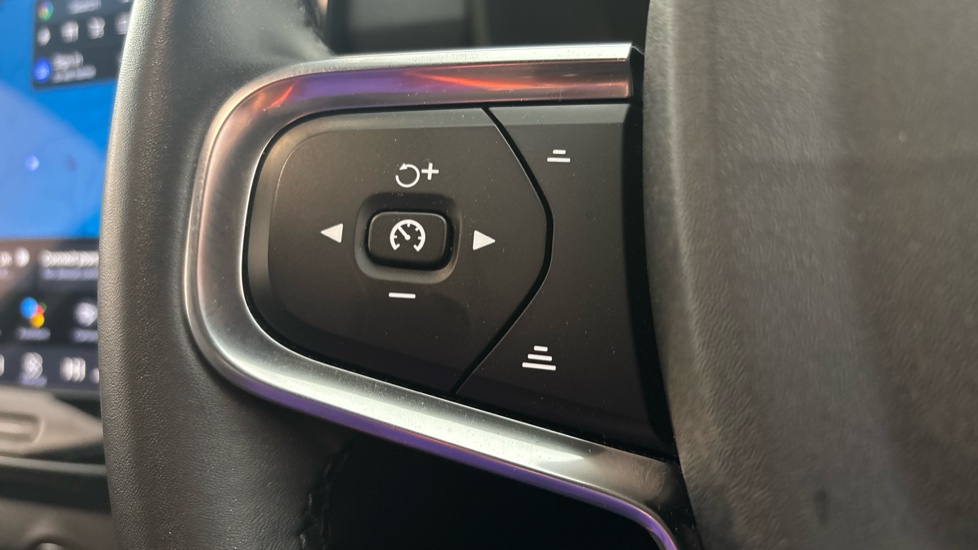 VOLVO XC40 cruise control