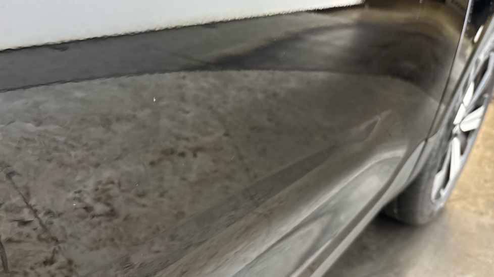 VOLVO XC40 chips and dent
