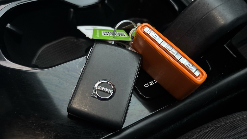 VOLVO XC40 2 keys