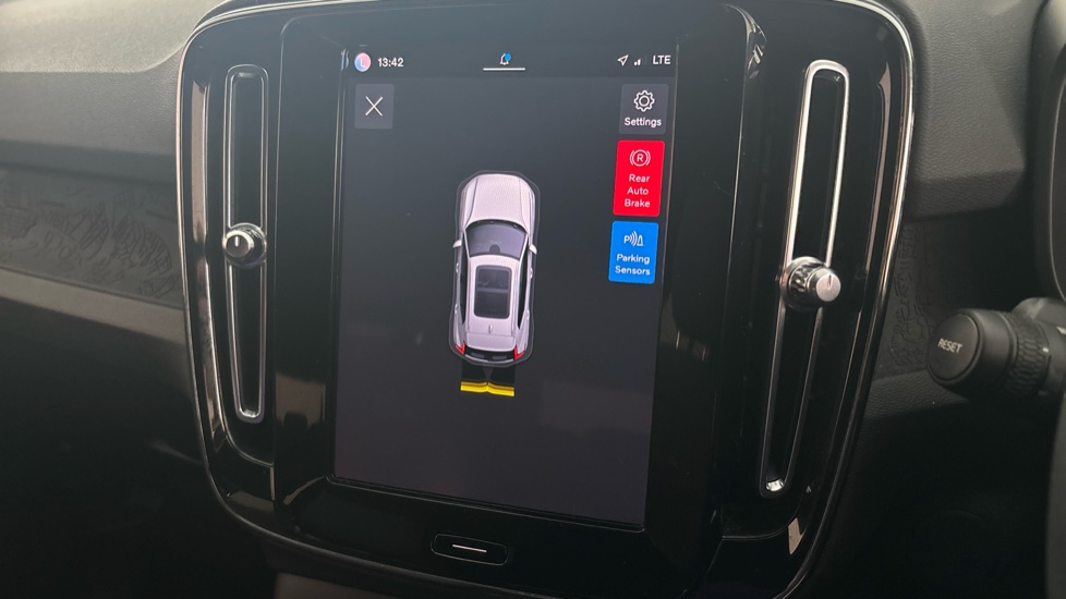 VOLVO XC40 parking sensors