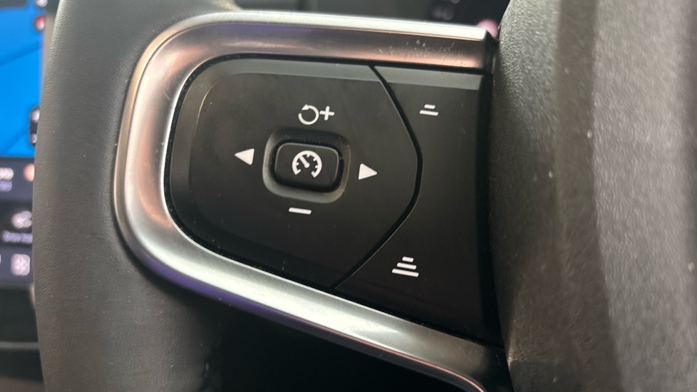 VOLVO XC40 cruise control