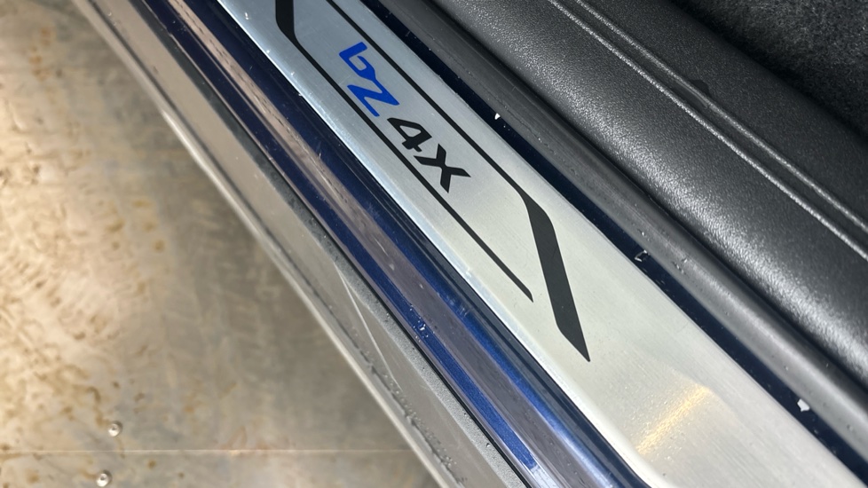 TOYOTA BZ4X Dent