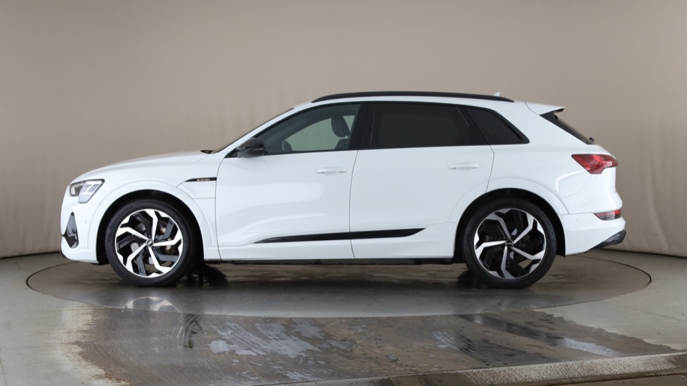 AUDI E-TRON Image 2