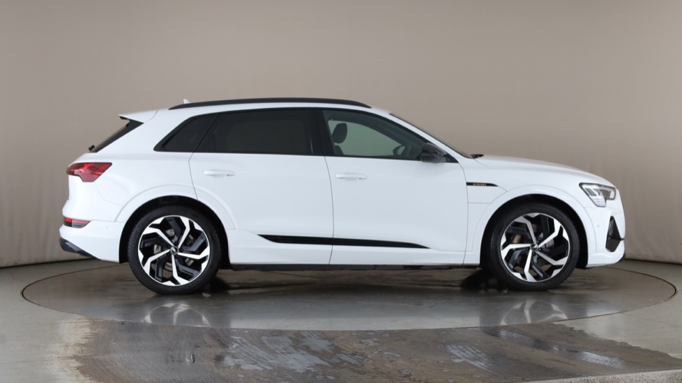 AUDI E-TRON Image 6