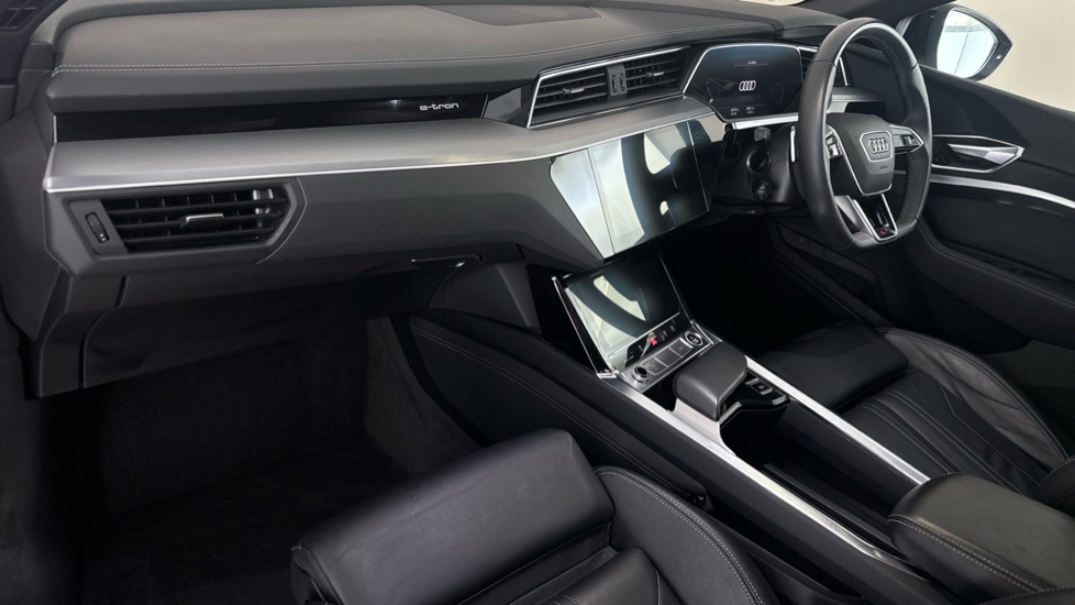 AUDI E-TRON Image 10