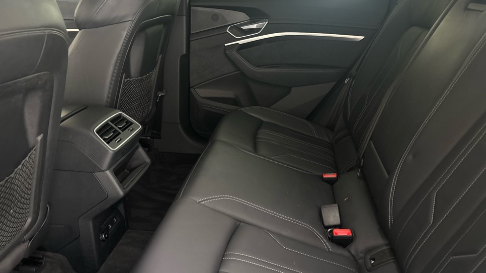 AUDI E-TRON Image 14