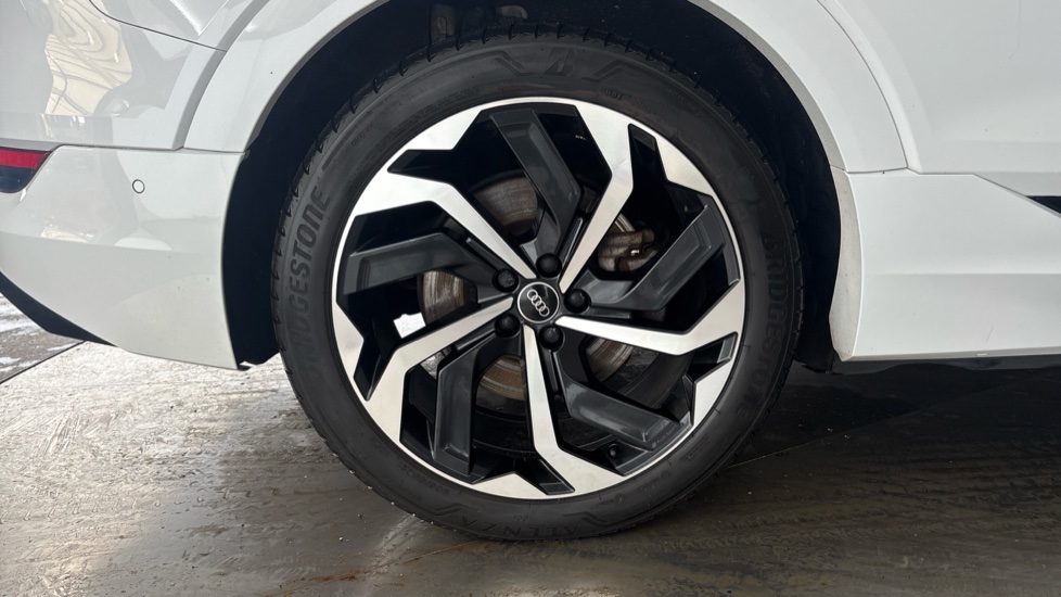 AUDI E-TRON Image 19