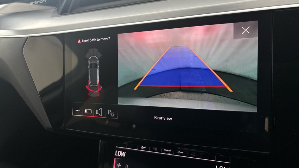 AUDI E-TRON reverse camera