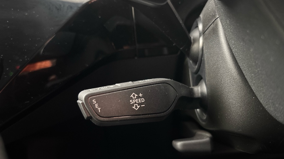 AUDI E-TRON cruise control