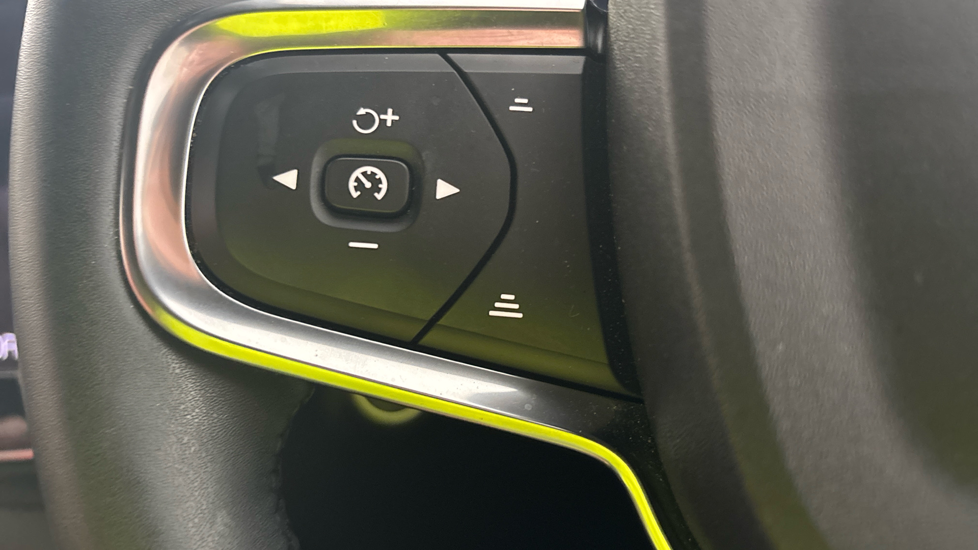 4020727 1.5 T5 Recharge PHEV Ultimate Dark 5dr Auto