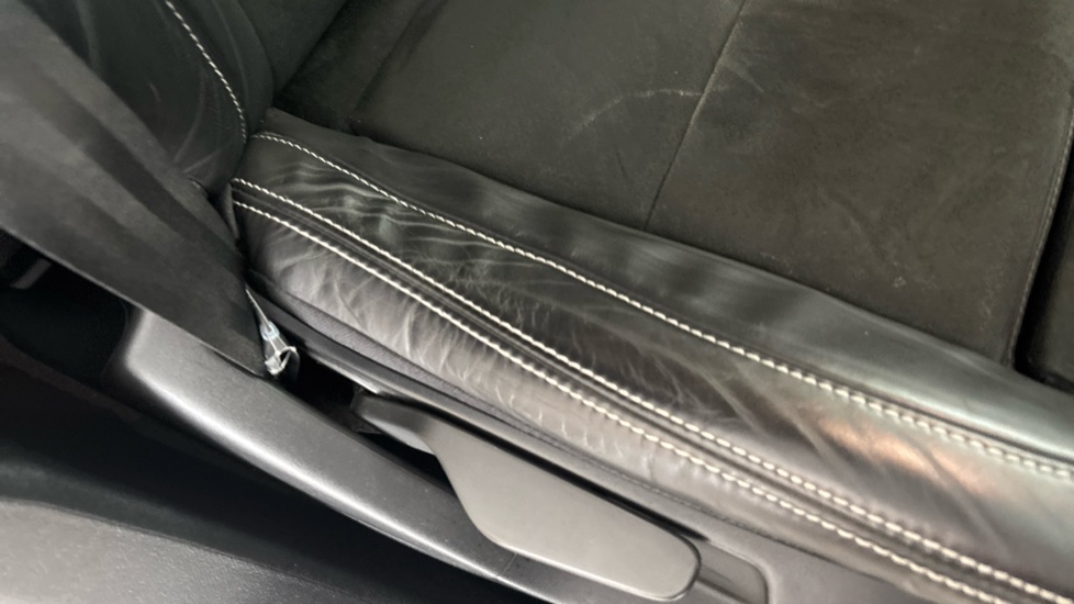 VOLVO XC40 worn