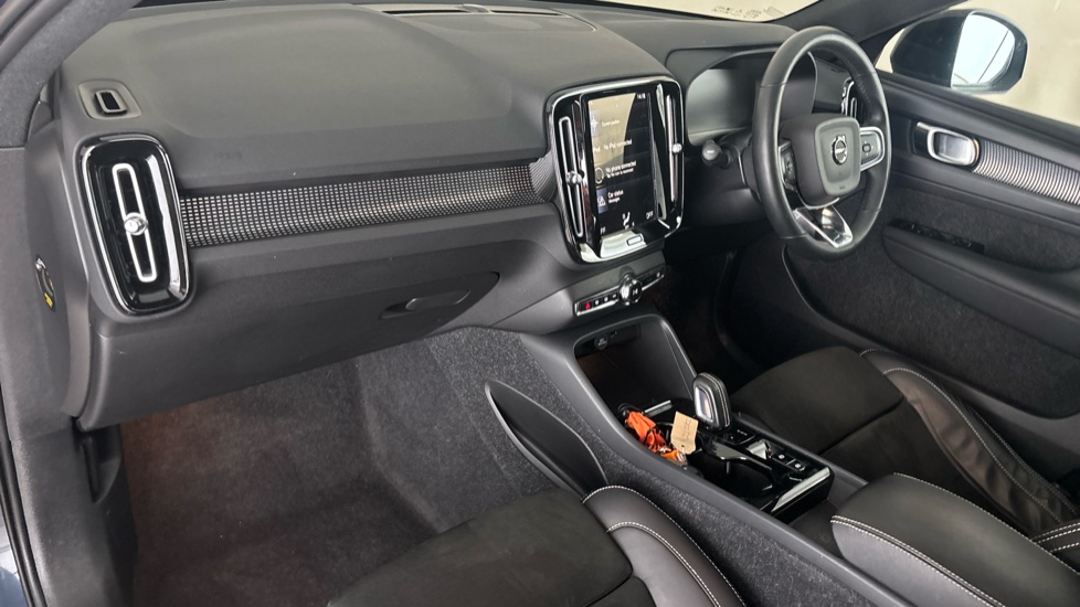 VOLVO XC40 Image 10
