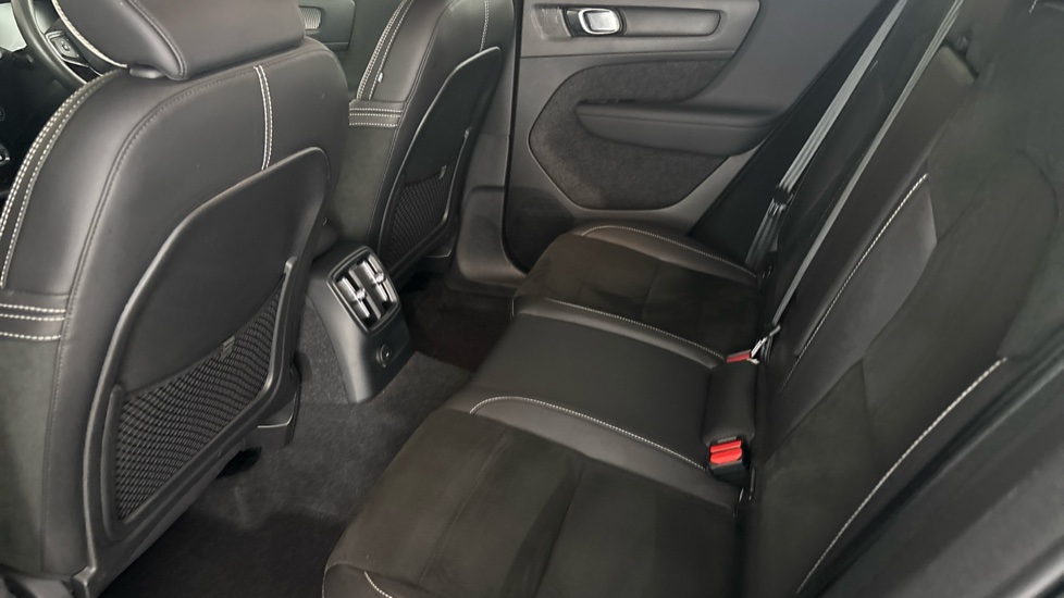 VOLVO XC40 Image 14
