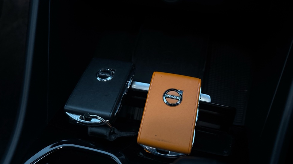 VOLVO XC40 2 keys available