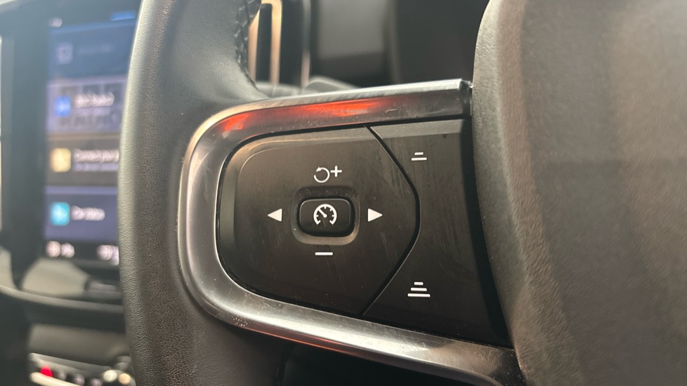 VOLVO XC40 Cruise control